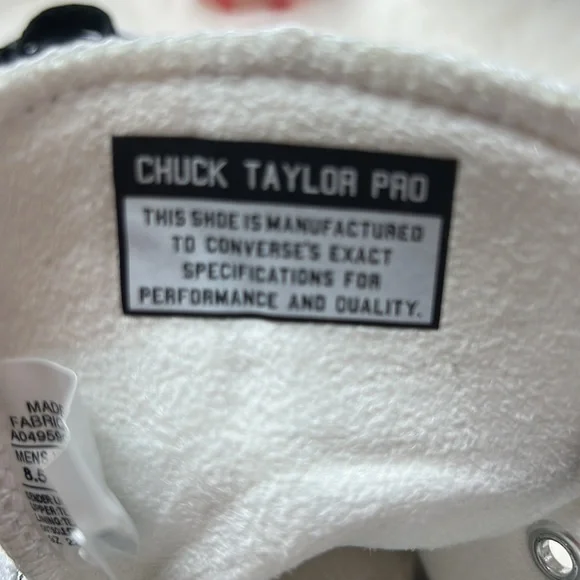 Converse brand new shoes in box. Women size 10.5 Men’s size 8.5 - Picture 6 of 7